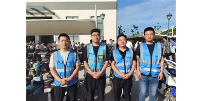 坚持热忱，，，，，，时刻坚守，，，，，，是他们的写照