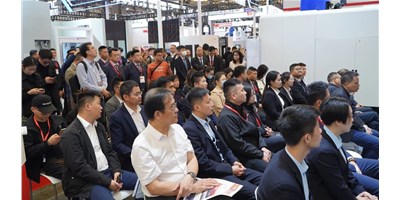 创世纪集团CCMT2024新品宣布会盛大揭幕，，，，，高端五轴机床引领行业立异潮流